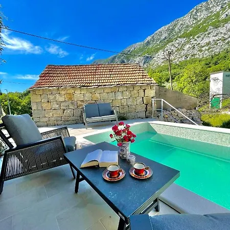 Maison Laurel: Historic Stone Estate with Private Pool Gata Exterior photo