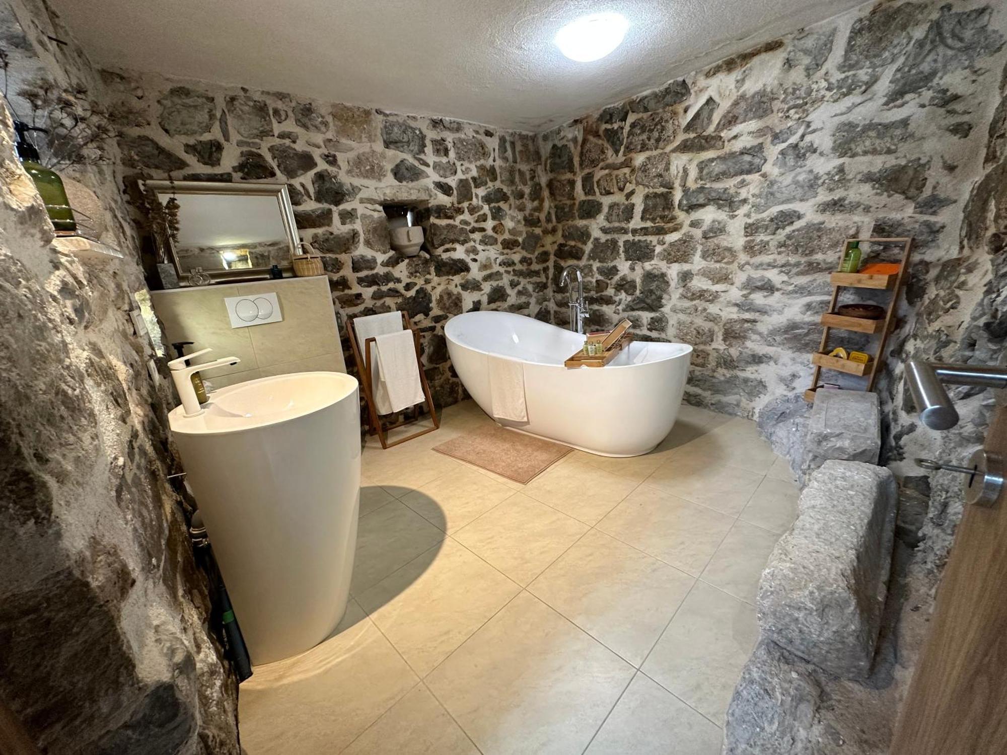 Villa Maison Laurel: Historic Stone Estate With Private Pool *