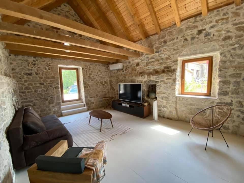 Maison Laurel: Historic Stone Estate With Private Pool *